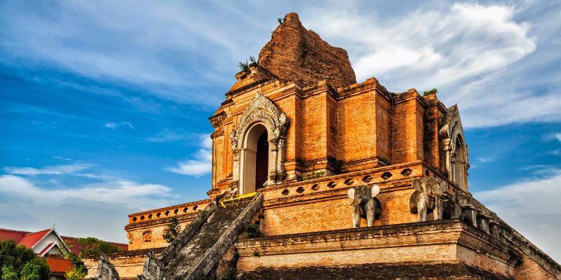 Explore Wat Chedi Luang